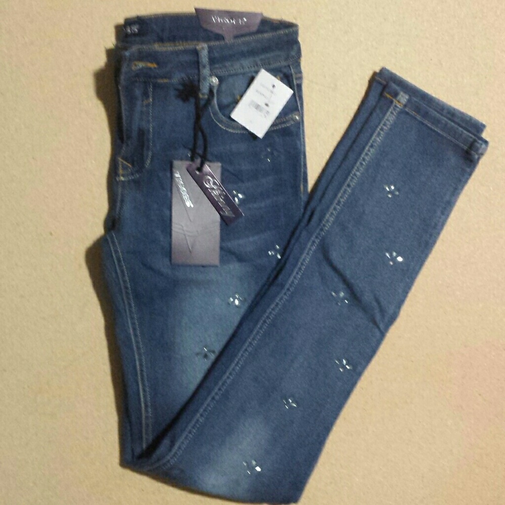 Cute VIGOSS bedazzled jeans. Size: 16